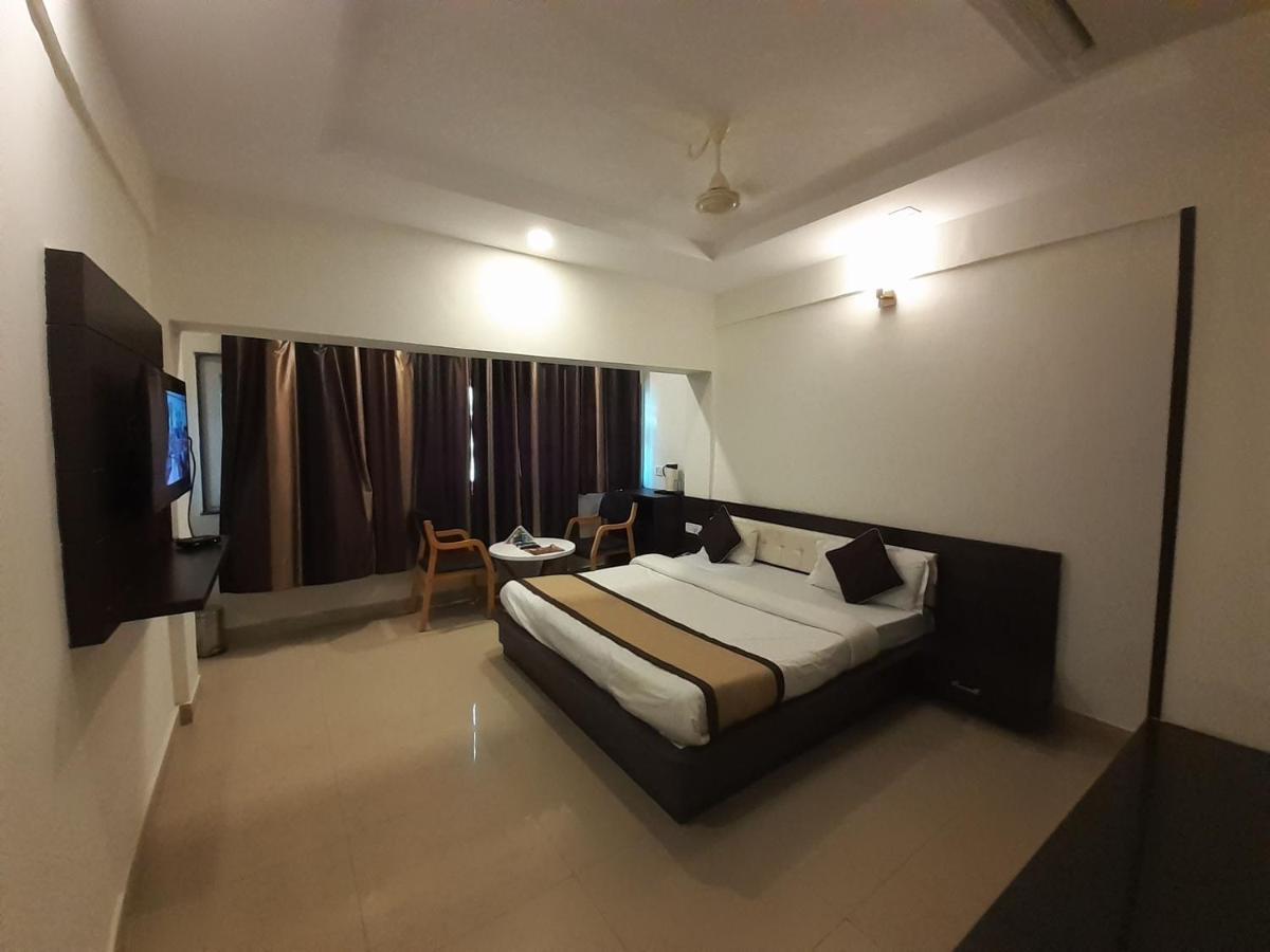 Hotel Bharat โกตา ภายนอก รูปภาพ