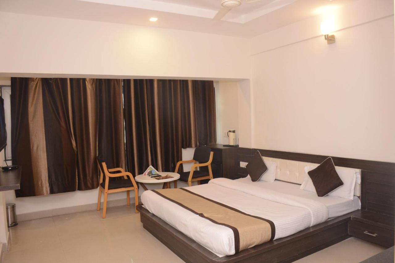 Hotel Bharat โกตา ภายนอก รูปภาพ