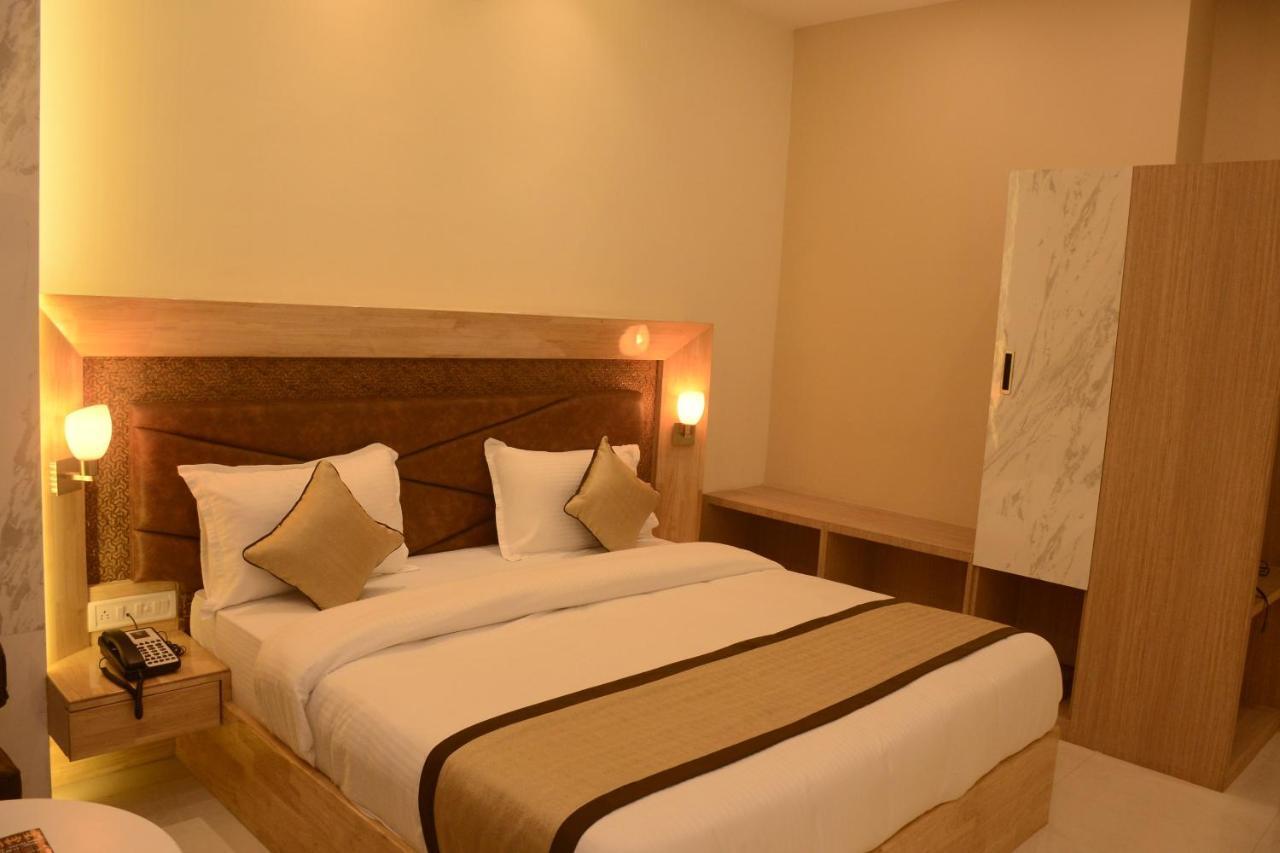 Hotel Bharat โกตา ภายนอก รูปภาพ