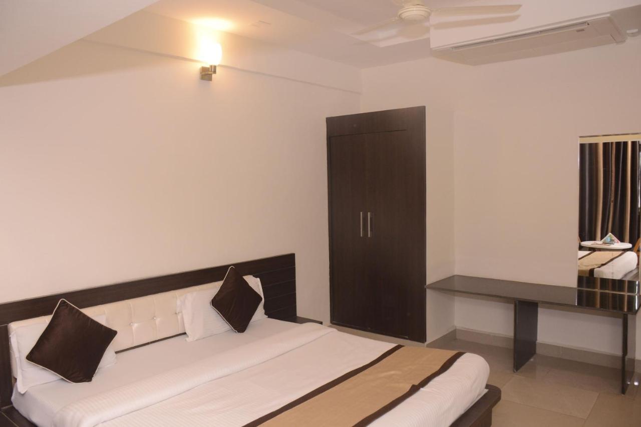 Hotel Bharat โกตา ภายนอก รูปภาพ