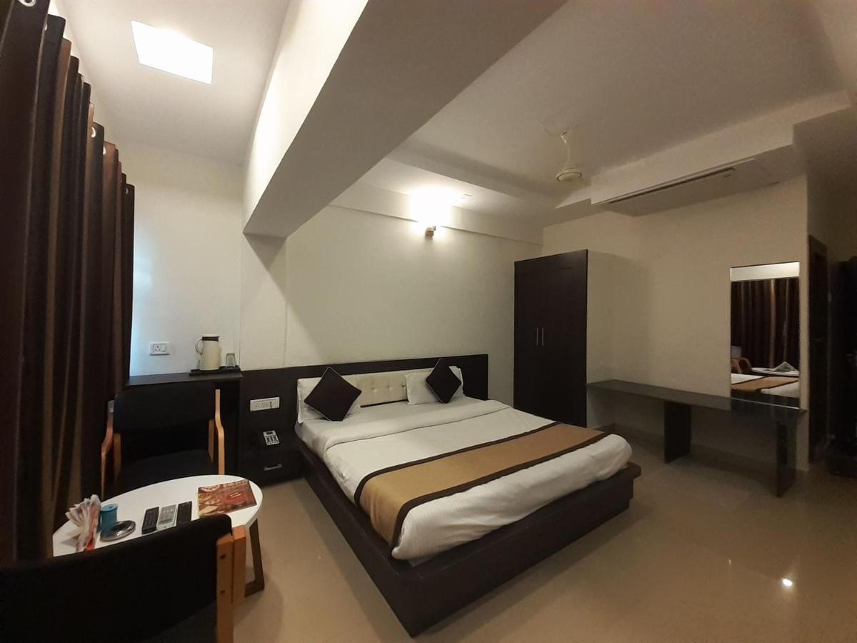 Hotel Bharat โกตา ภายนอก รูปภาพ