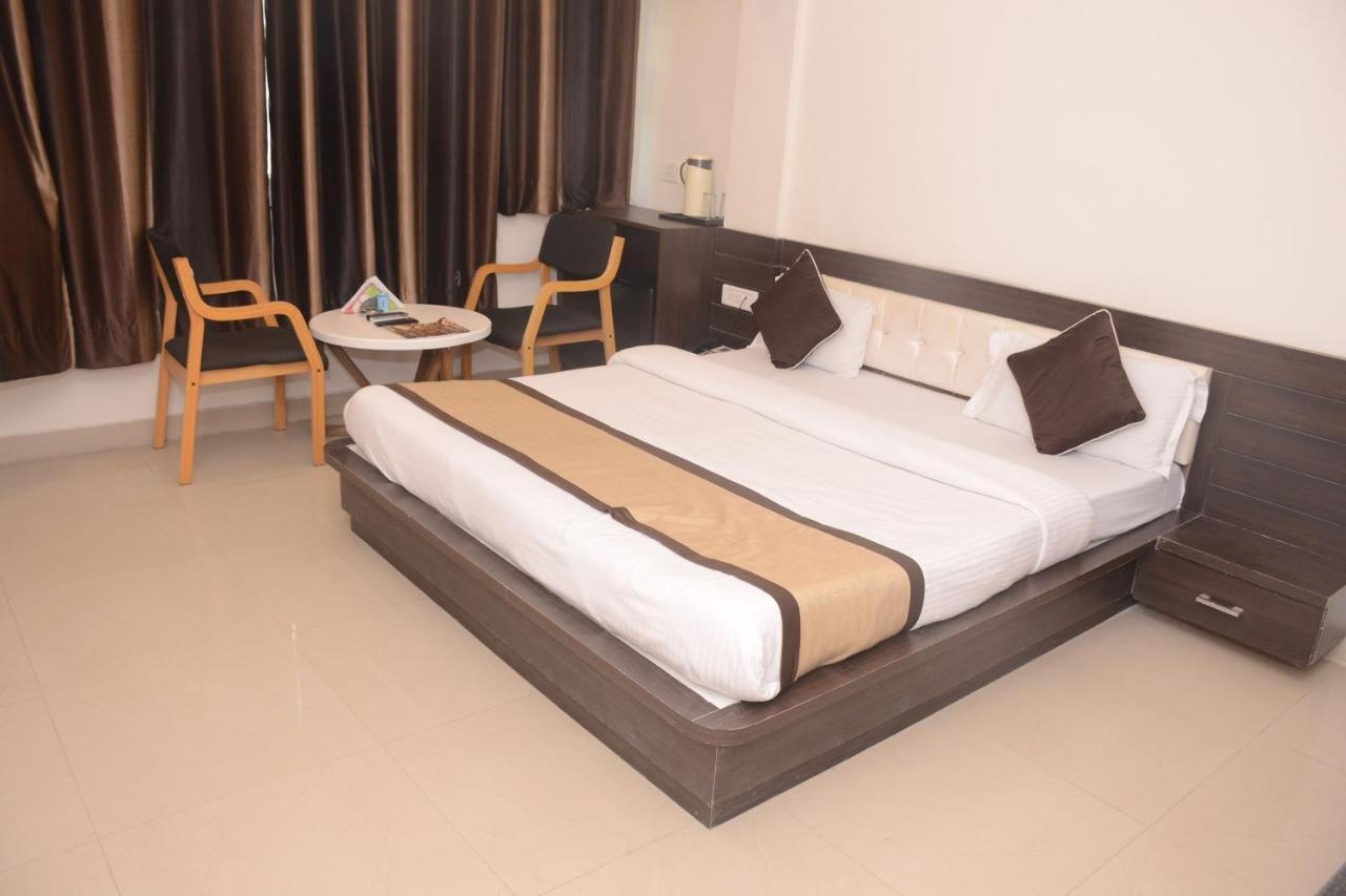 Hotel Bharat โกตา ภายนอก รูปภาพ