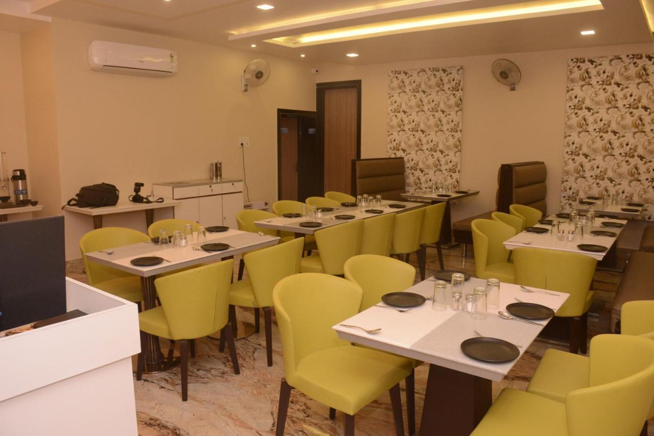 Hotel Bharat โกตา ภายนอก รูปภาพ
