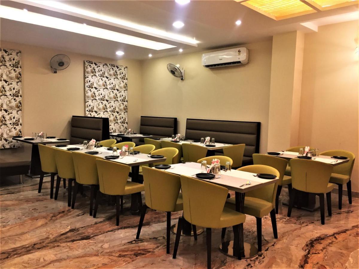 Hotel Bharat โกตา ภายนอก รูปภาพ