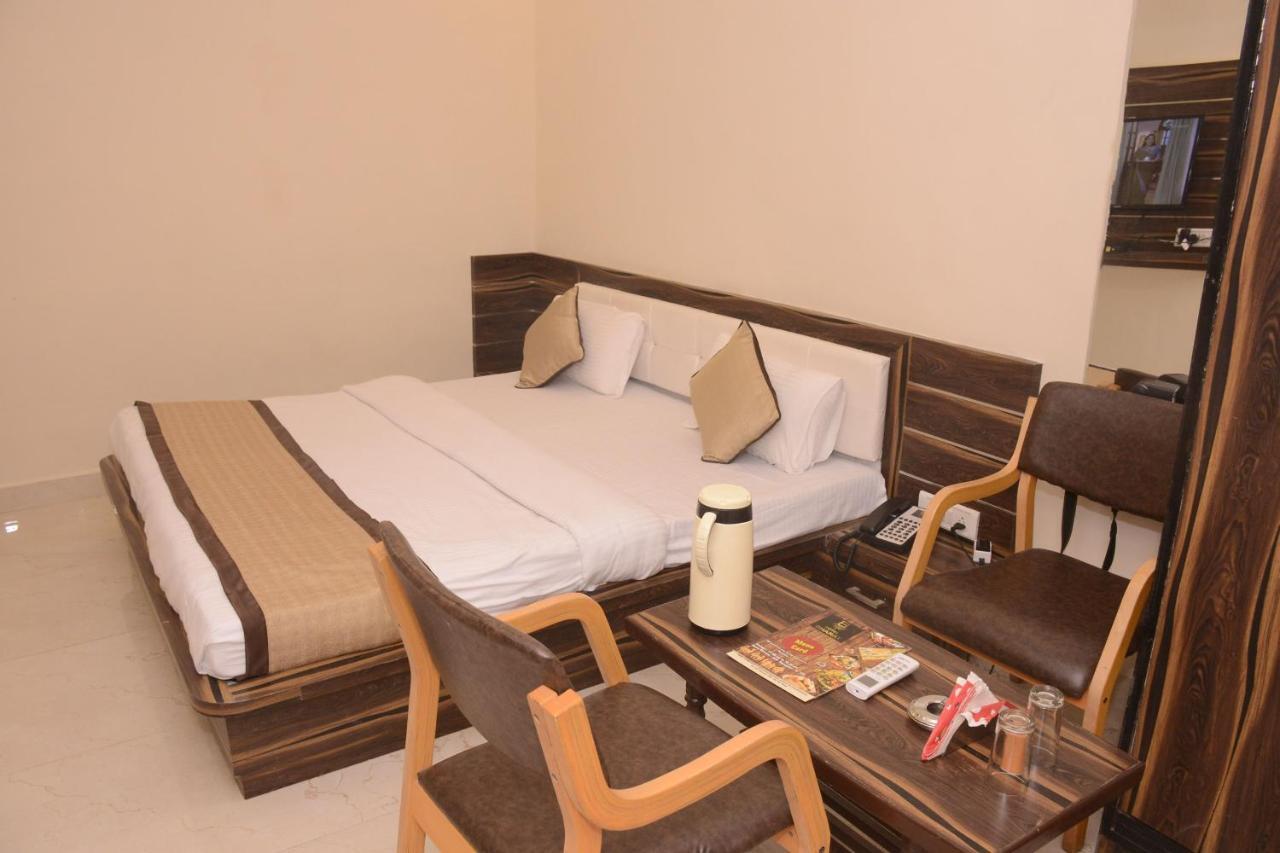 Hotel Bharat โกตา ภายนอก รูปภาพ