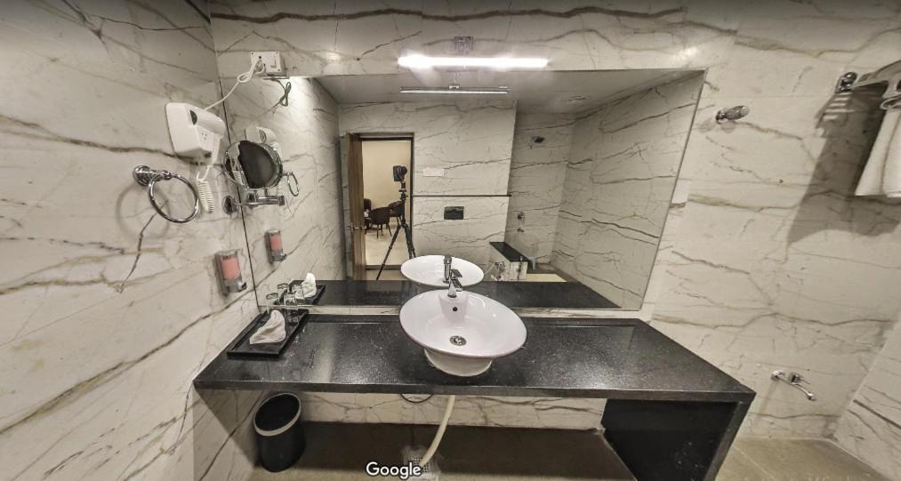 Hotel Bharat โกตา ภายนอก รูปภาพ