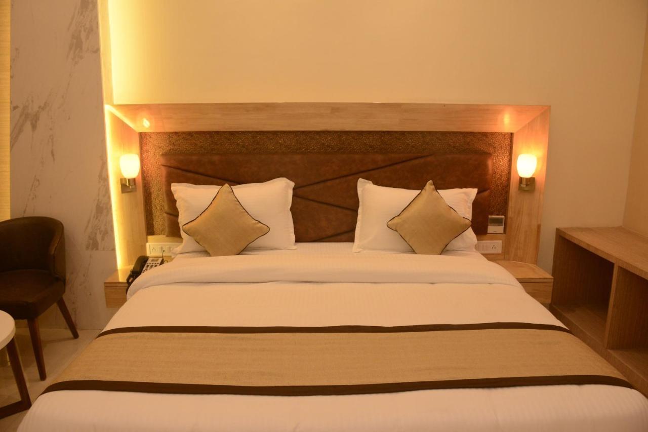 Hotel Bharat โกตา ภายนอก รูปภาพ