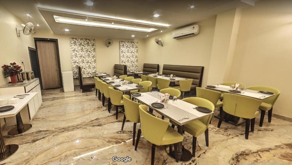 Hotel Bharat โกตา ภายนอก รูปภาพ