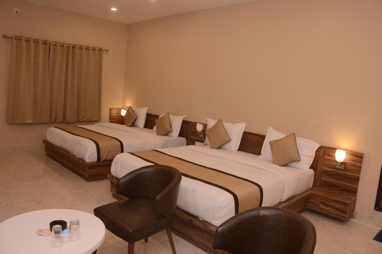 Hotel Bharat โกตา ภายนอก รูปภาพ