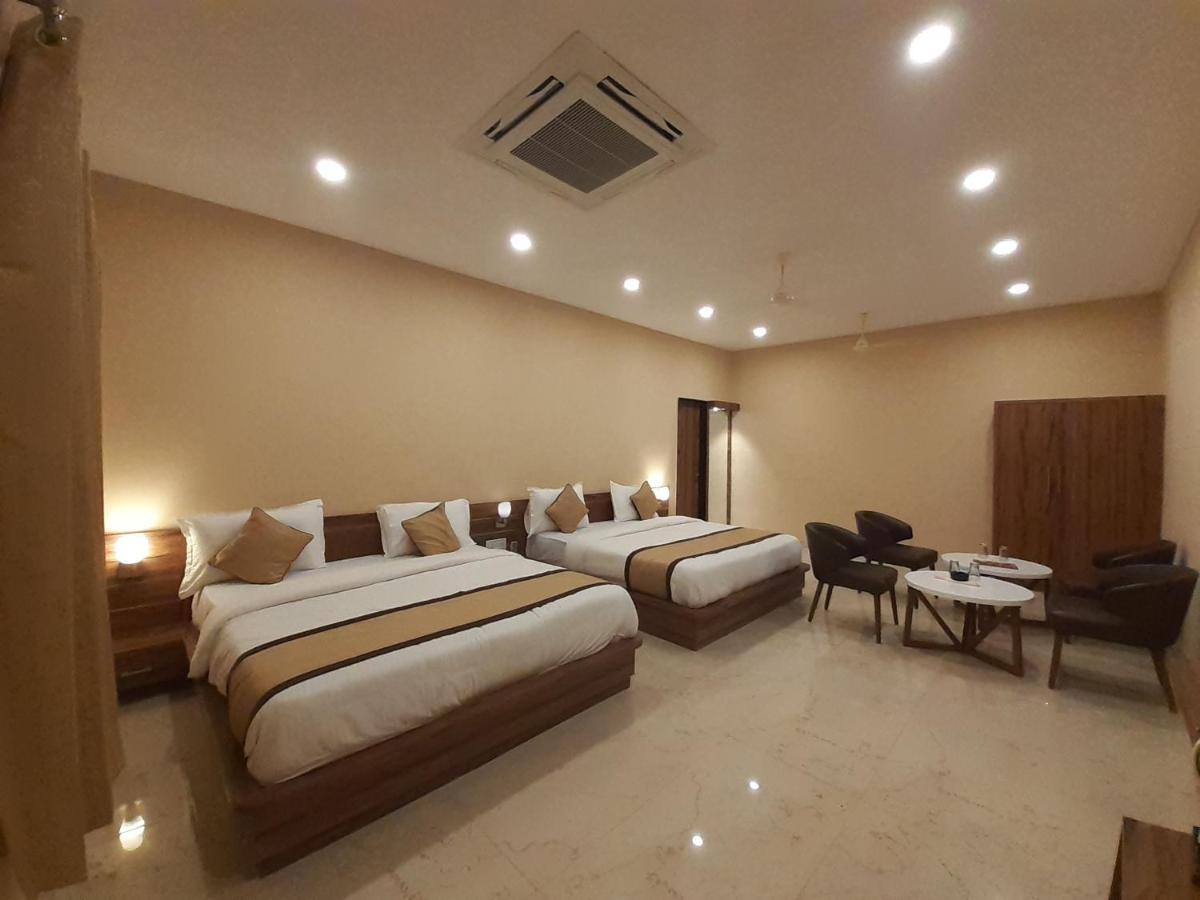 Hotel Bharat โกตา ภายนอก รูปภาพ