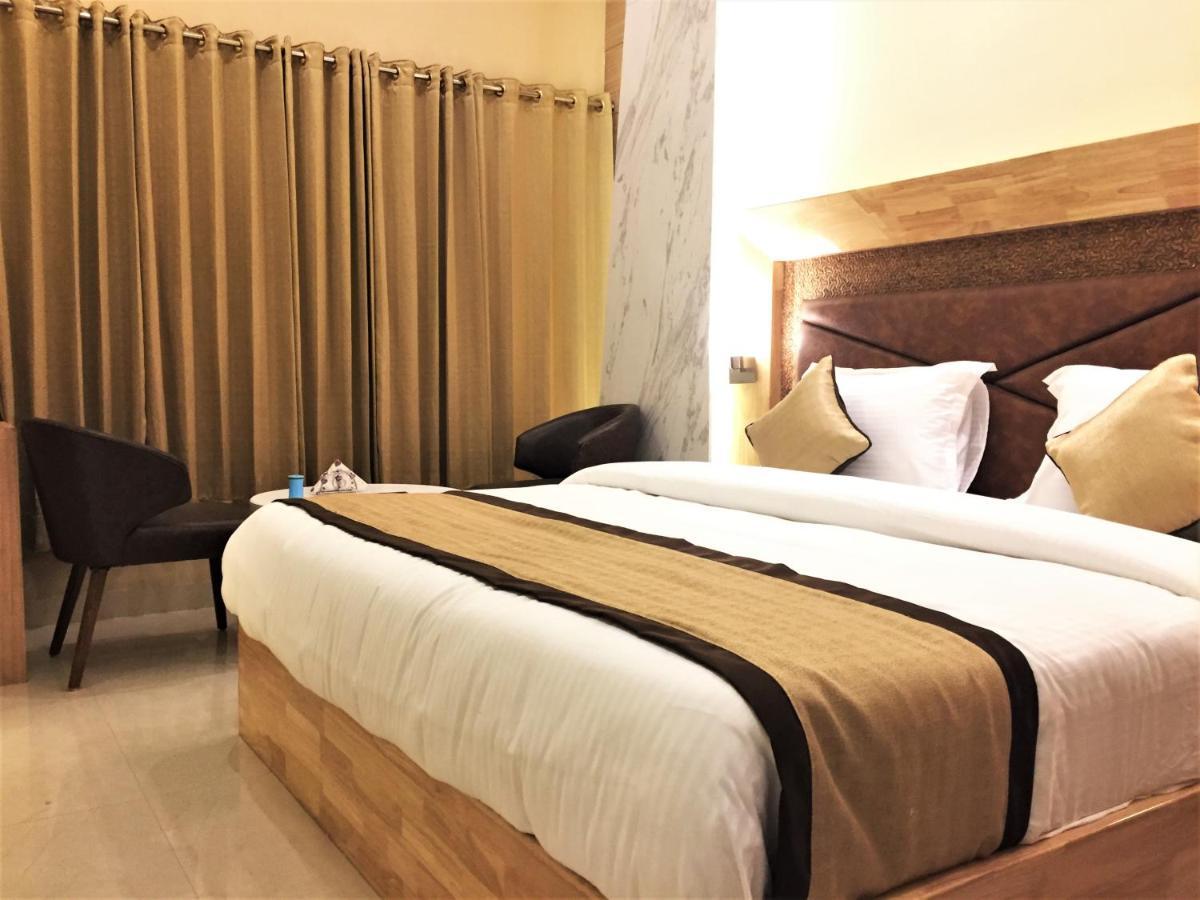 Hotel Bharat โกตา ภายนอก รูปภาพ
