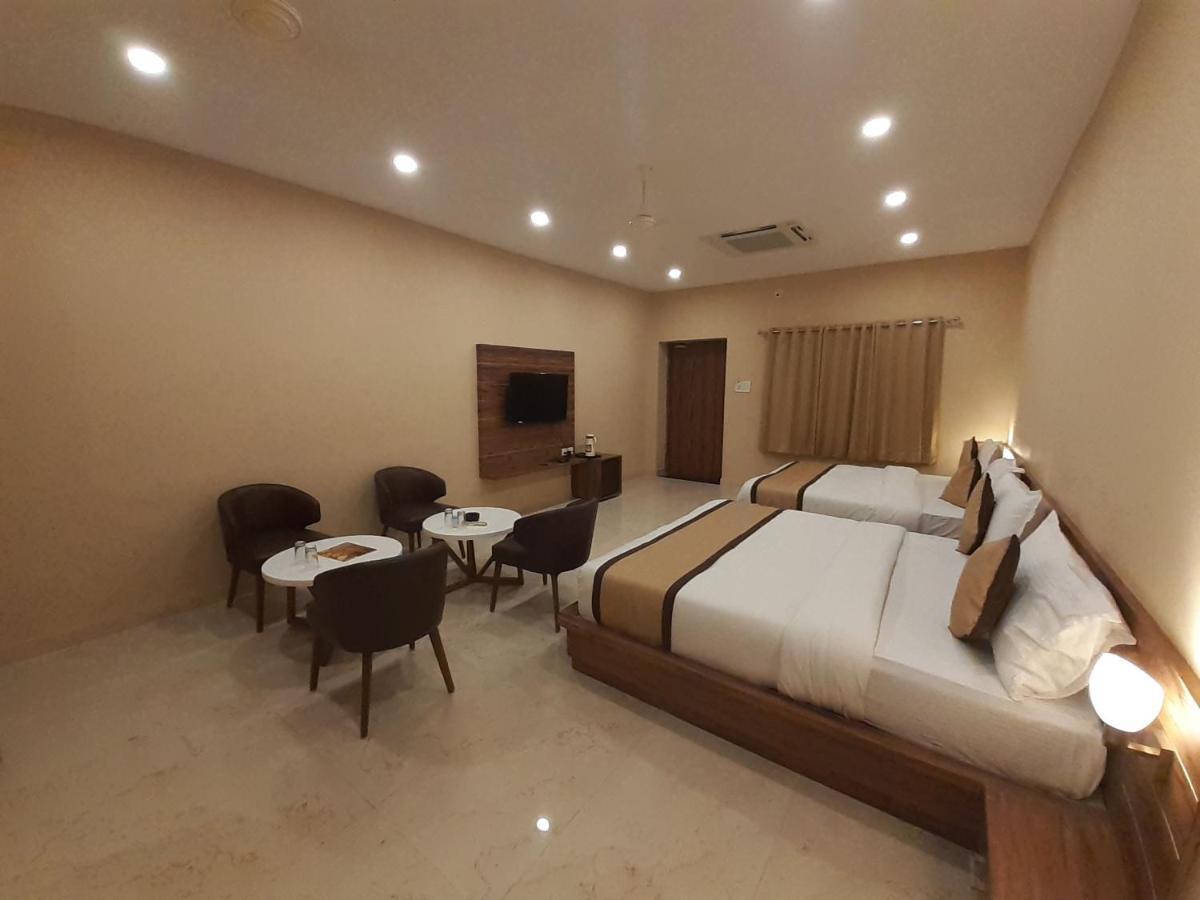 Hotel Bharat โกตา ภายนอก รูปภาพ