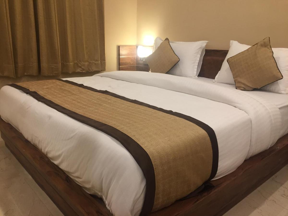 Hotel Bharat โกตา ภายนอก รูปภาพ