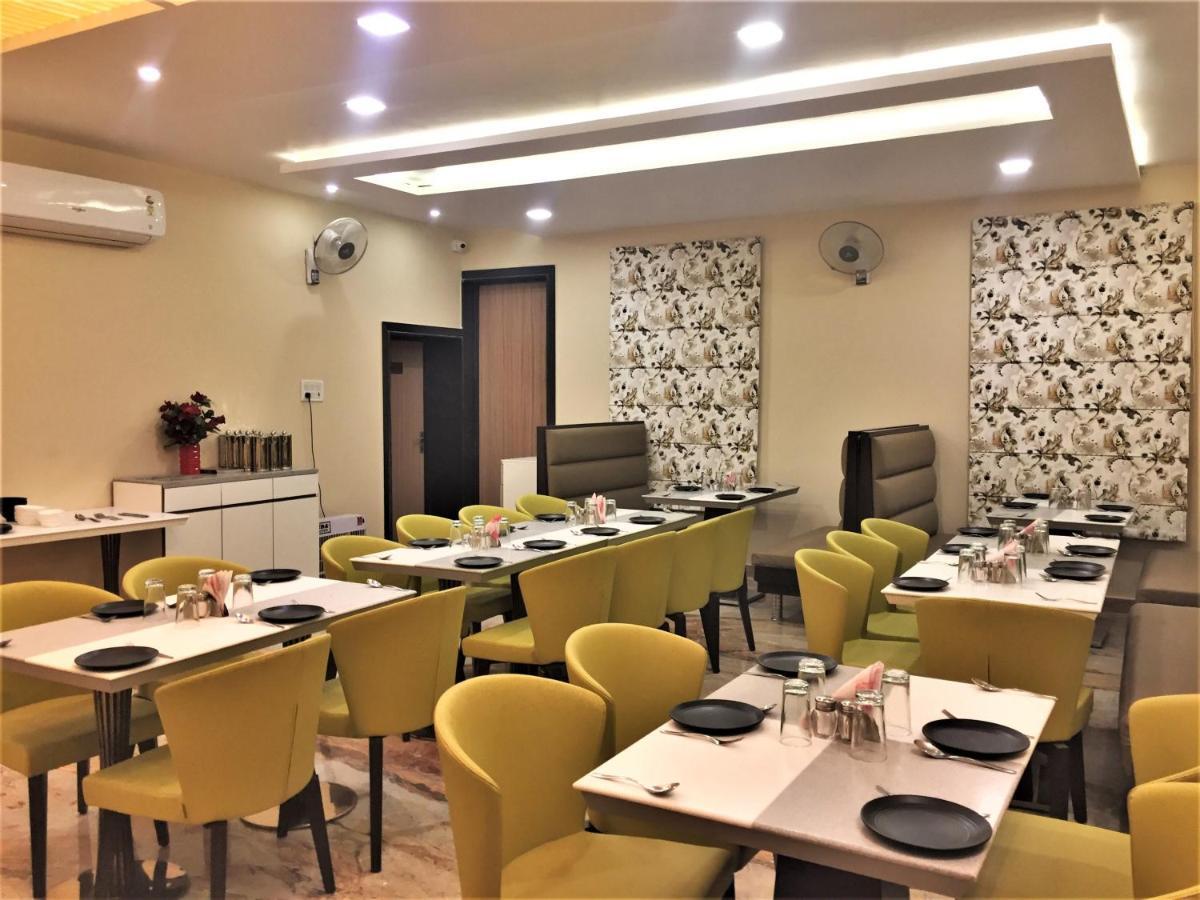 Hotel Bharat โกตา ภายนอก รูปภาพ
