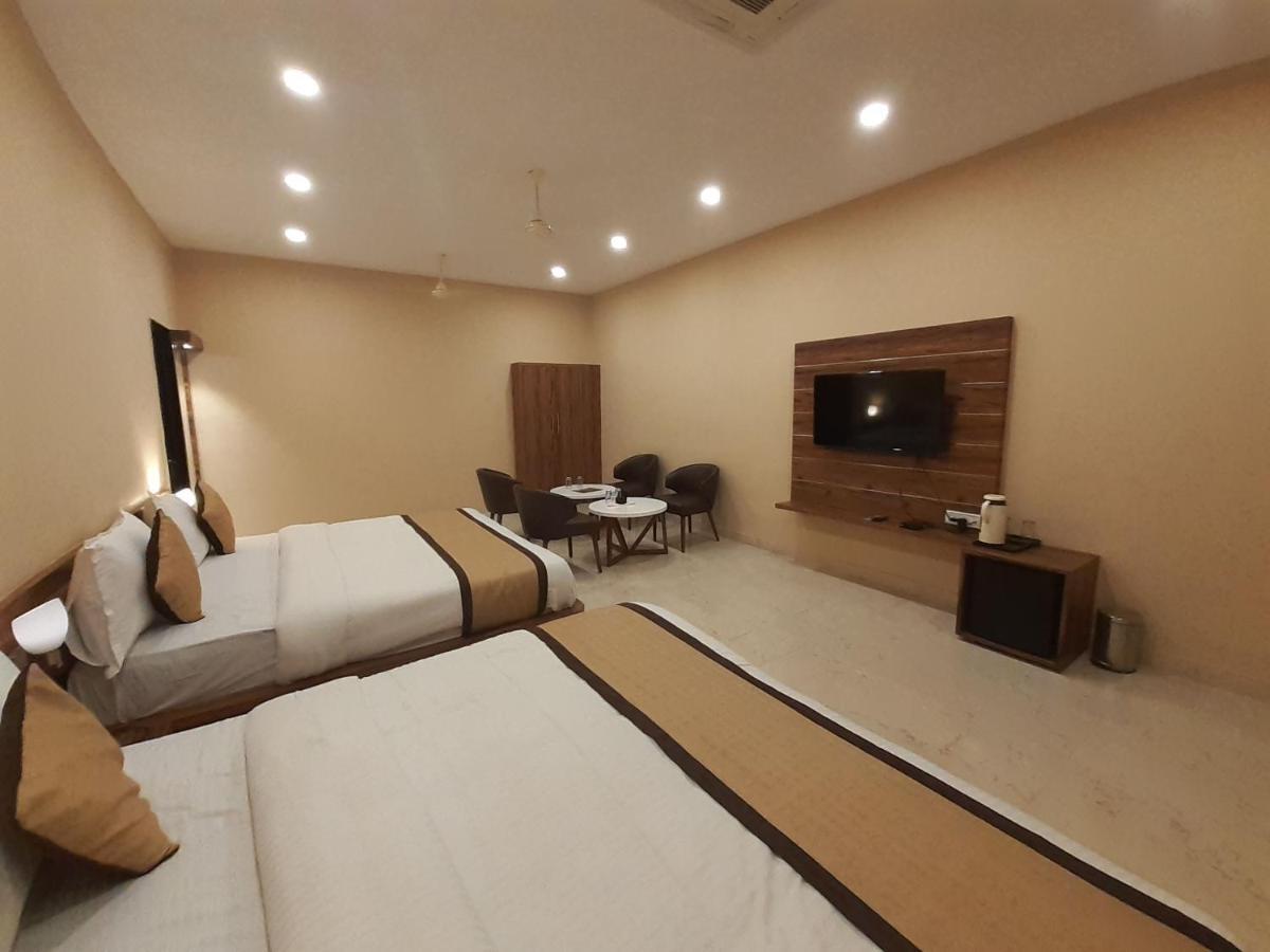 Hotel Bharat โกตา ภายนอก รูปภาพ