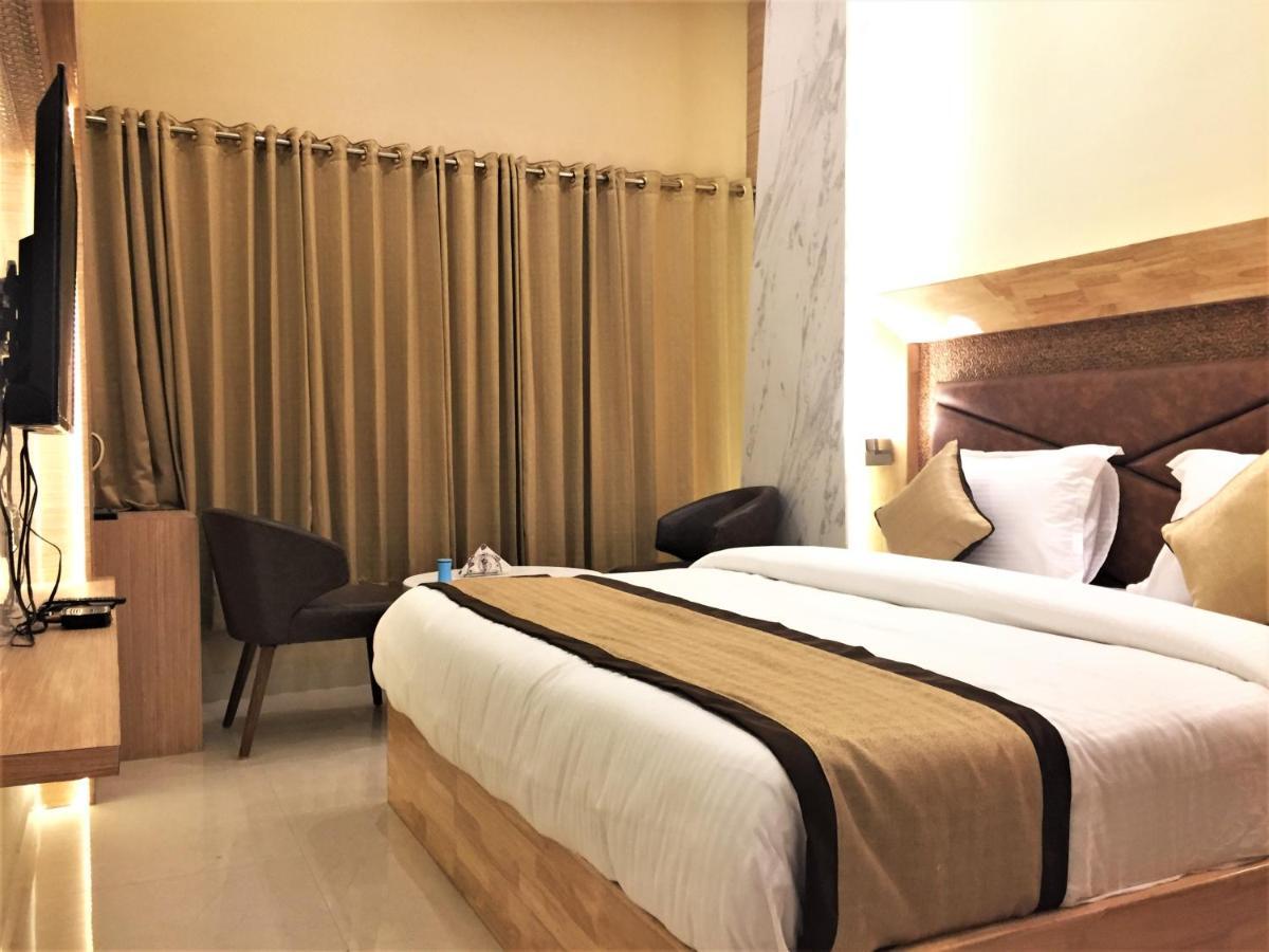 Hotel Bharat โกตา ภายนอก รูปภาพ