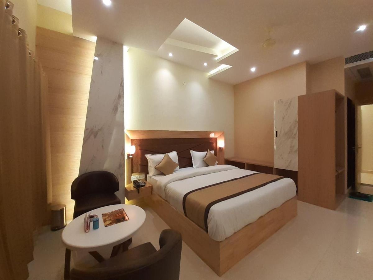 Hotel Bharat โกตา ภายนอก รูปภาพ