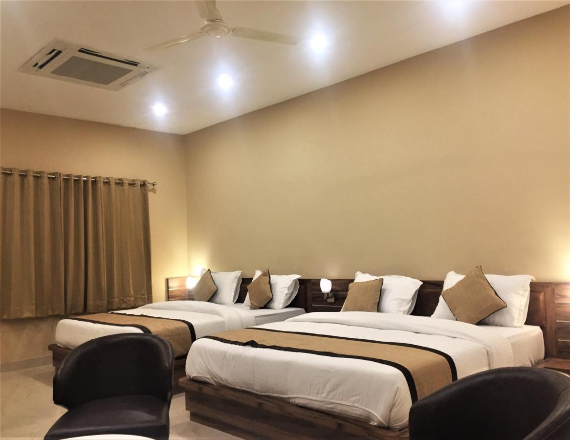 Hotel Bharat โกตา ภายนอก รูปภาพ