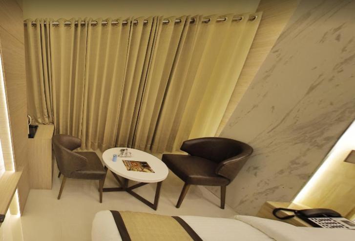 Hotel Bharat โกตา ภายนอก รูปภาพ